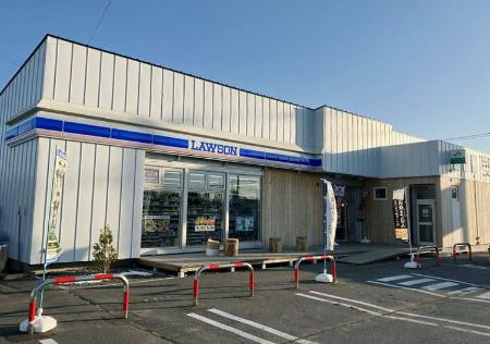 ローソン上厚真店＝２０２４年１１月、北海道厚真町