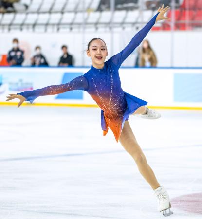 ジュニアＧＰシリーズ第２戦トルコ大会で、ＧＰ初優勝を果たした岡万佑子＝アンカラ（ゲッティ＝共同）