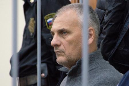 ロシア極東ユジノサハリンスクの裁判所に出廷したホロシャビン・サハリン州元知事＝２０１８年１１月（タス＝共同）