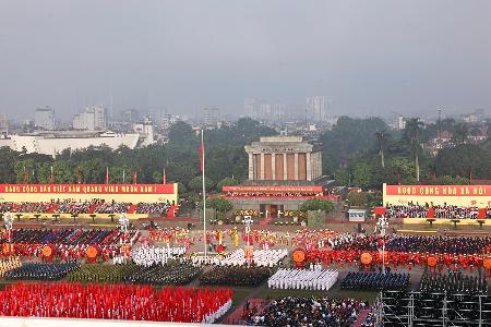 ベトナム独立８０年を記念する軍事パレード＝２日、ハノイ（ＶＮＡ＝共同）