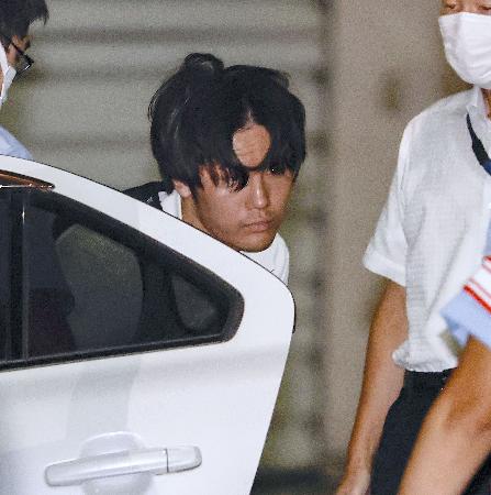 名古屋・南署に移送された石川勝也容疑者＝１日