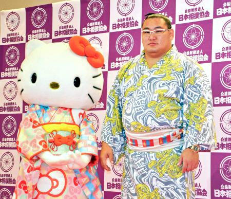 「ハローキティ」大相撲ロンドン公演出発式に臨む横綱豊昇龍＝２日、東京・両国国技館（（Ｃ）２０２５　ＳＡＮＲＩＯ　ＣＯ．，ＬＴＤ．）