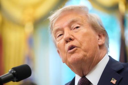 宇宙統合軍司令部の移転に関して話すトランプ米大統領＝２日、ワシントンのホワイトハウス（ＡＰ＝共同）