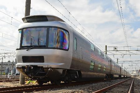 寝台特急カシオペアの車両（ＪＲ東日本提供）