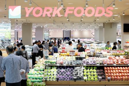 東京都内にある「ヨークフーズ」の店内＝３日午前