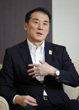 インタビューに答えるりそな銀行の岩永省一社長