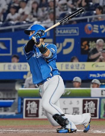２回日本ハム１死、郡司が左越えに先制ソロを放つ＝ＺＯＺＯマリン