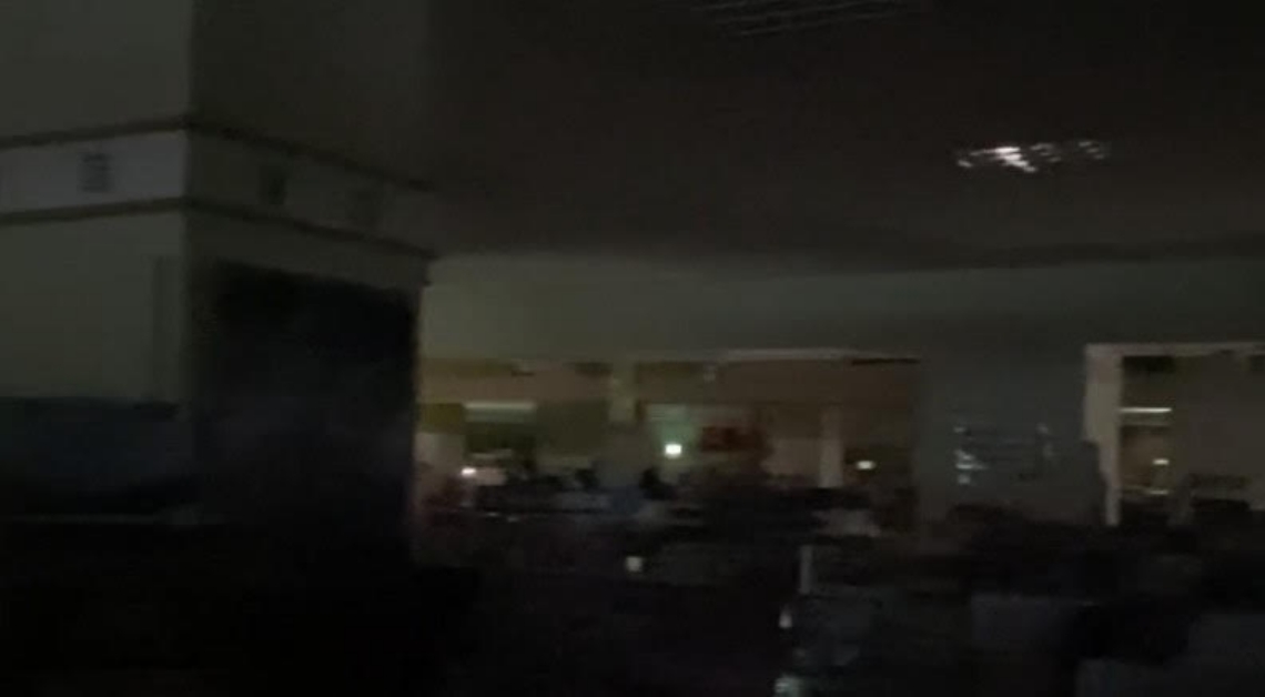 落雷で停電した商業施設＝大分市、８月３１日午後２時５５分ごろ