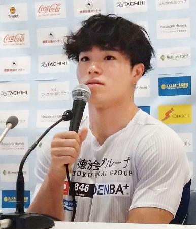 体操の全日本シニア選手権を前に、記者会見する岡慎之助＝５日、東京・エスフォルタアリーナ八王子