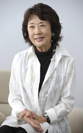 ２０１０年６月、取材に応じる吉行和子さん