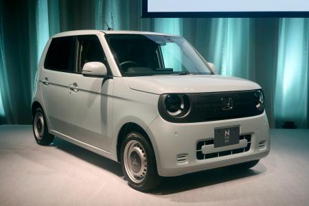 ホンダが発売する軽乗用車の新型電気自動車「Ｎ―ＯＮＥ　ｅ：（エヌワンイー）」＝１１日午前、東京都世田谷区
