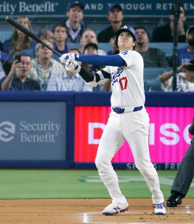 ロッキーズ戦の１回、中飛に倒れたドジャース・大谷＝ロサンゼルス（共同）