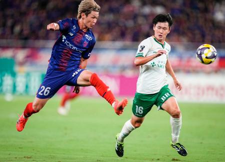 ＦＣ東京―東京Ｖ　後半、先制ゴールを決めるＦＣ東京・長倉（左）＝味スタ