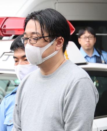 石田親一容疑者＝１６日午前８時２０分ごろ、警視庁野方署