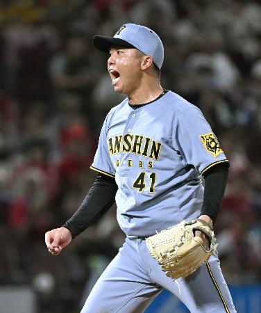 ６回１失点で１２勝目を挙げた阪神・村上＝マツダ