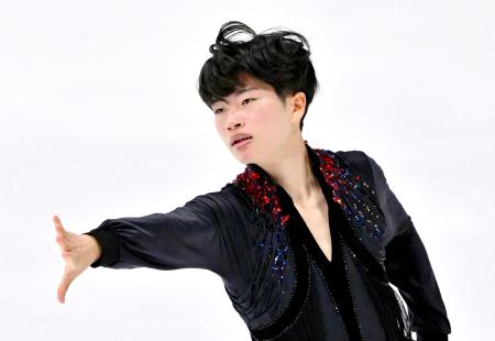 男子フリー　演技する吉岡希＝東京辰巳アイスアリーナ
