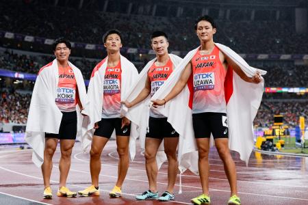 男子４００メートルリレーで６位となった（左から）小池祐貴、柳田大輝、桐生祥秀、鵜沢飛羽＝国立競技場
