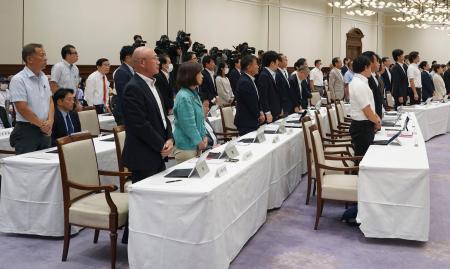 松井重樹県議の辞職願を賛成多数で許可した兵庫県議会＝２４日午前