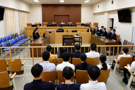 青木政憲被告の裁判員裁判で、論告求刑公判が開かれた長野地裁の法廷＝２４日（代表撮影）