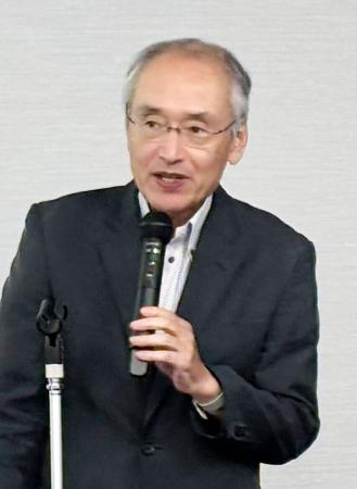 カビ由来の成分を使った薬剤について説明するティムスの蓮見恵司会長＝２５日、東京都渋谷区（同社提供）