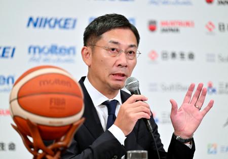 記者会見する日本バスケットボール協会の島田慎二新会長＝２７日午後、東京都港区