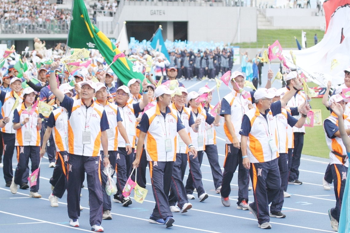 国民スポーツ大会開幕、開会式でチーム大分が堂々と入場行進 - 大分の