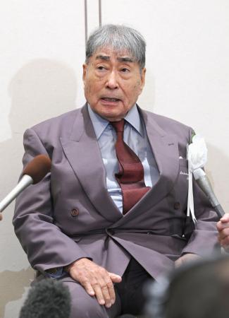 「大山のぶ代さんを偲ぶ会」に参列し、取材に応じるタレントの毒蝮三太夫さん＝２９日午後、東京都港区
