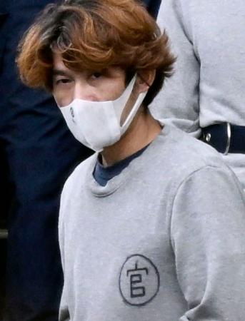 送検される本間友希容疑者＝２日午前９時１５分、横浜・栄署