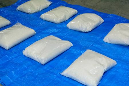 押収されたコメ＝８月、大阪市住之江区の大阪税関南港出張所