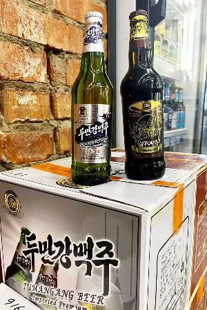 ロシア極東ウラジオストクで流通している北朝鮮ビール「豆満江（トマンガン）」＝９月（共同）