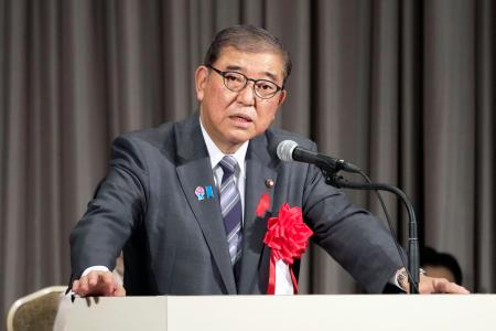 連合の定期大会であいさつする石破首相＝７日午前、東京都新宿区