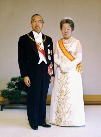 酒 盃 文鎮 義宮 昭和天皇 徳仁親王 香淳皇后 皇室 天皇 酒様専用 盃