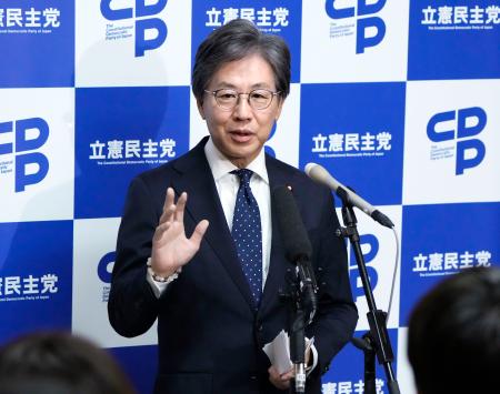 日本維新の会、国民民主党との３党幹事長会談後、記者団の取材に応じる立憲民主党の安住幹事長＝１４日午後、国会