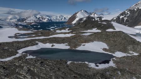 南極の氷の空撮＝２０２４年２月（ゲッティ＝共同）