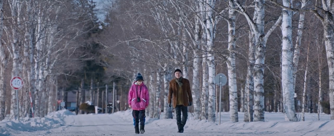 映画「おしゃべりな写真館」の一場面