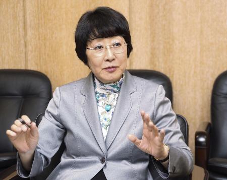 インタビューに答える市川とみ子氏＝６月、スイス・ジュネーブ