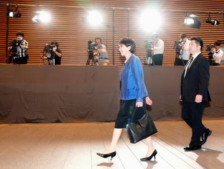 首相官邸に入る高市早苗首相＝２１日午後３時３５分