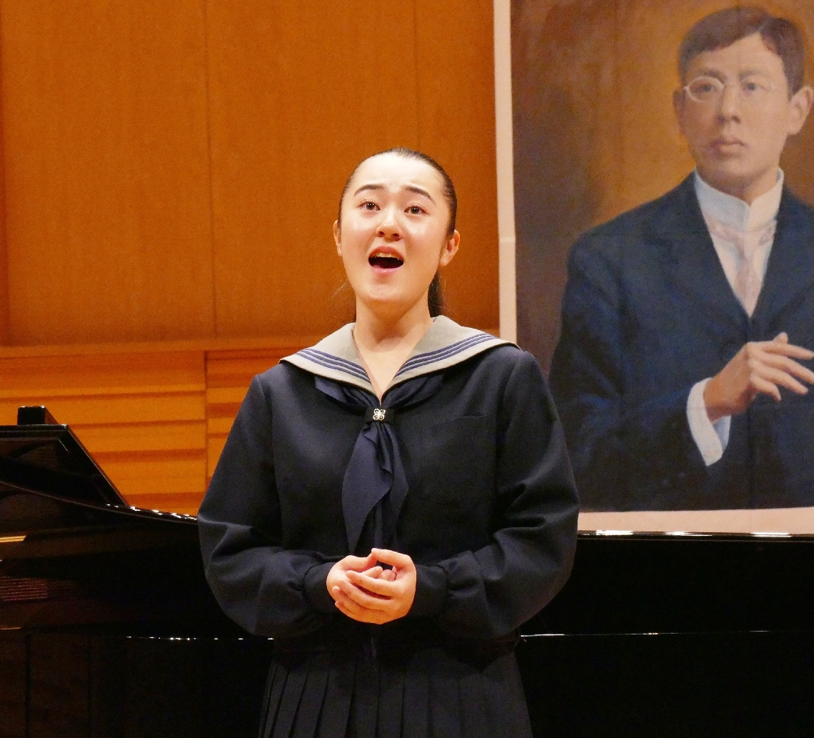 １位に輝いた鈴木心毬さん＝竹田市玉来の市総合文化ホール