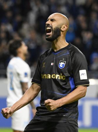 Ｇ大阪―ナムディン　後半、チーム２点目のゴールを決め、喜ぶＧ大阪・ジェバリ＝パナスタ