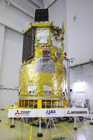 新型無人補給機「ＨＴＶ―Ｘ」１号機の機体＝６月、鹿児島県の種子島宇宙センター