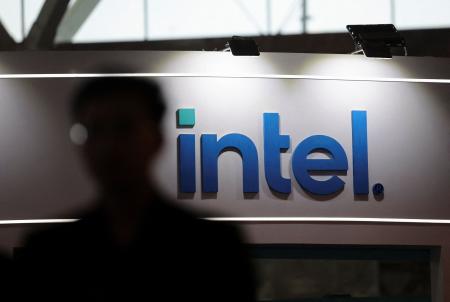 米半導体大手インテルのロゴ＝８日、ニューデリー（ロイター＝共同）