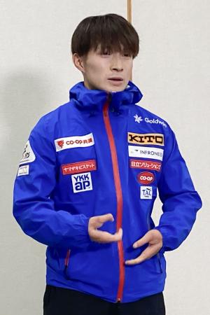 取材に応じる川除大輝＝２４日、青森県野辺地町