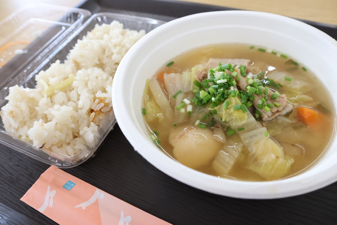 マコモダケが入った豚汁とまぜご飯