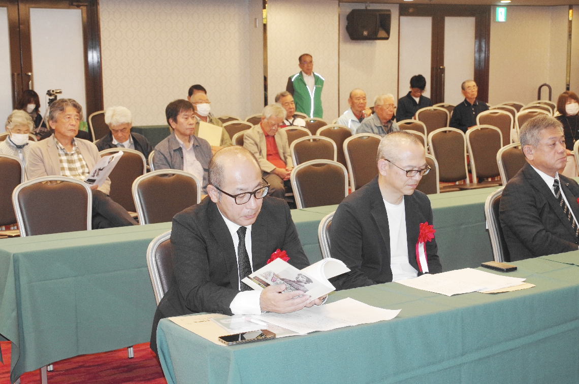 講演を聞く参加者