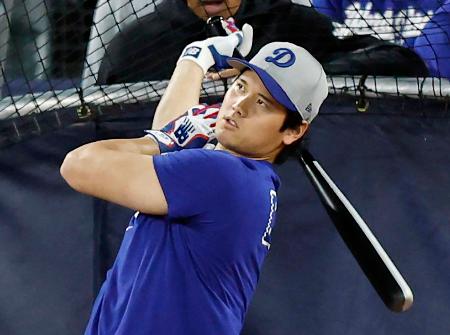 打撃練習するドジャース・大谷＝トロント（共同）