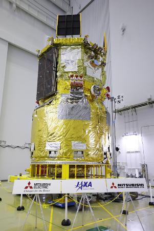 新型無人補給機「ＨＴＶ―Ｘ」１号機の機体＝６月、鹿児島県の種子島宇宙センター