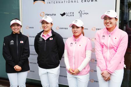 ３位決定戦後、取材に応じる（左から）山下美夢有、西郷真央、古江彩佳、竹田麗央＝新朝鮮ＣＣ（共同）