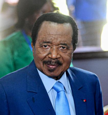 カメルーンのビヤ大統領＝１２日、カメルーン首都ヤウンデ（共同）