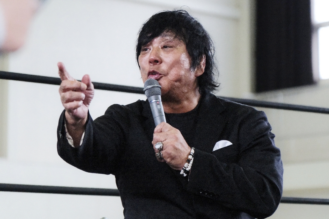 ジャイアント馬場さんの思い出を話す大仁田厚さん＝２５日、豊後高田市・ＦＴＯ提供