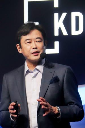 イベントに登壇したＫＤＤＩの松田浩路社長＝２８日午前、東京都港区